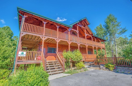 Hemlock Hills Cabin | Hemlock Inn by Jackson Mountain Rentals