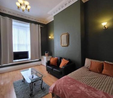 Bordesley Apartment | Hen and Stag Pad, Large Group Accom Digbeth Sleeps 24