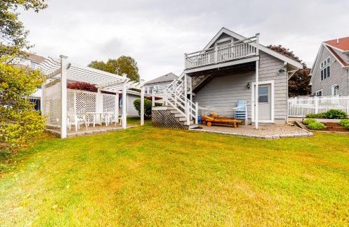 Pocasset House | Hen Cove Cottage