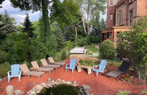 West Main HIll Bed & Breakfast | Henderson Castle Inn