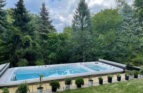 West Main HIll Bed & Breakfast | Henderson Castle Inn