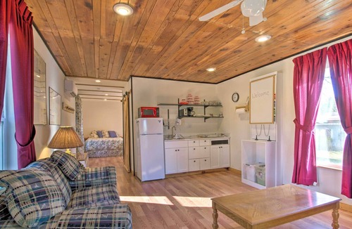 Henderson Cabin | Henderson Getaway: 1 Block to Norfork Lake!