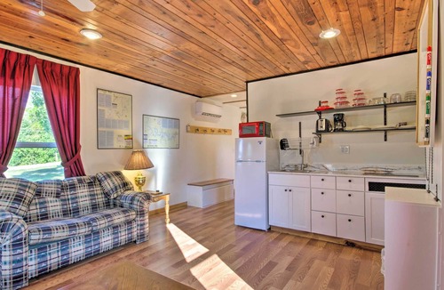 Henderson Cabin | Henderson Getaway: 1 Block to Norfork Lake!