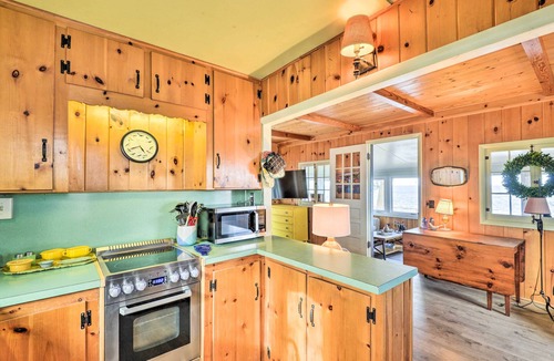 Limerick Cottage | Henderson Harbor Cottage w/Lake Access!