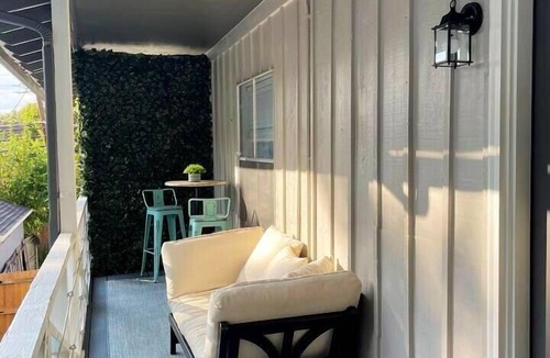 Knox - Henderson Apartment | Henderson Haven - 1 bedroom King Bed Private Patio