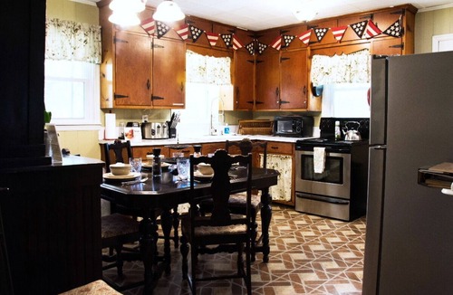 Henderson Cottage | Henderson, TN Cottage Farmstay E-I-E-I-Oh, MY!