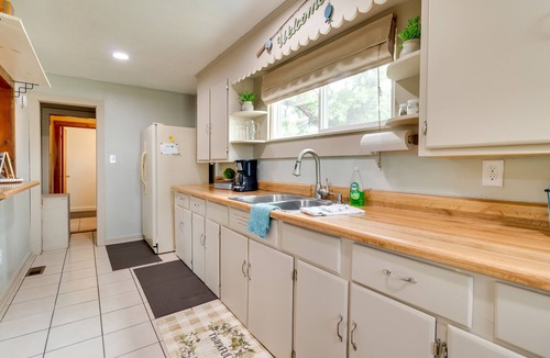 Henderson House | Henderson Vacation Rental < 1 Mi to Norfork Lake!