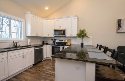 Balfour House | Hendersonville Duplex Sleeps 8 Free Tix