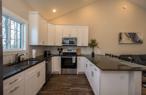 Balfour House | Hendersonville Duplex Sleeps 8 Free Tix