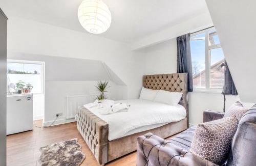 Hendon House | Hendon Event Pro Hub, 6 Private Studios, Garden & Driveway