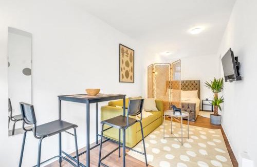 Hendon House | Hendon Event Pro Hub, 6 Private Studios, Garden & Driveway