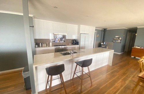 Para Wurlie House | Hendys 346 - Absolute beachfront! Excellent sea views!