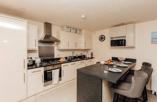 Henley Apartment | Henley town centre with parking