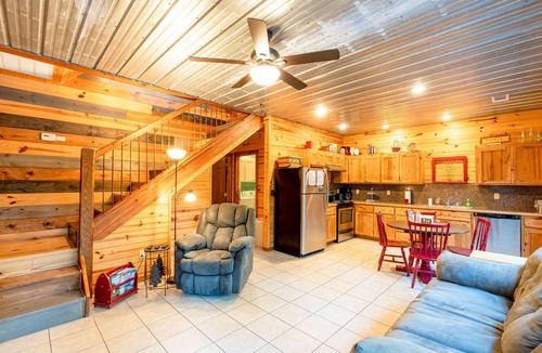 Edgemont Cabin | Hennie's Hideaway #2