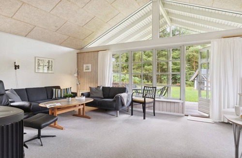 Hou House | "Henny" - 1.5km from the sea by Interhome
