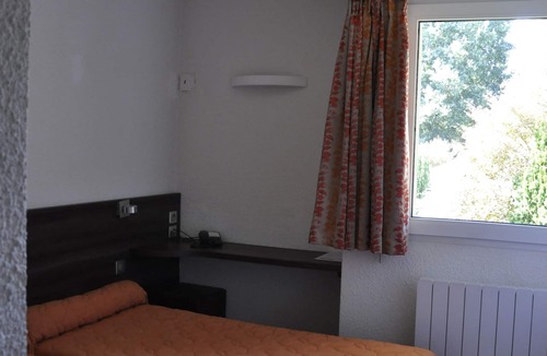 Rostrenen Hotel | Henri 4