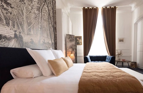 Republique Hotel | HENRI II