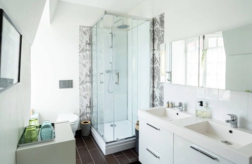 Republique Hotel | HENRI II