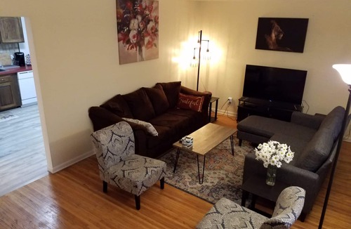 Rochester House | HENRIETTA HOUSE, 3 BEDROOM KING & QUEEN, 2 BATHROOMS