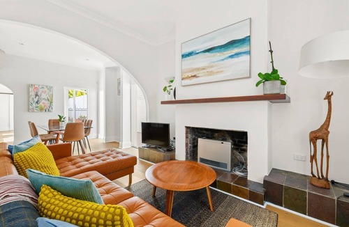 Waverley House | Henrietta Poolside Relaxation near Bronte Beach