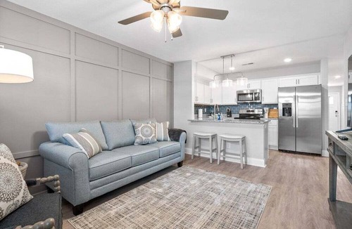 Clarksville House | Henry Place Boulevard