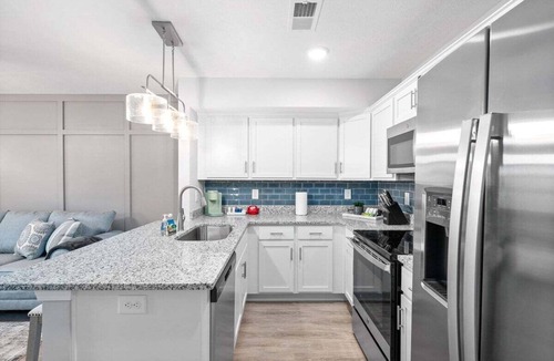 Clarksville House | Henry Place Boulevard