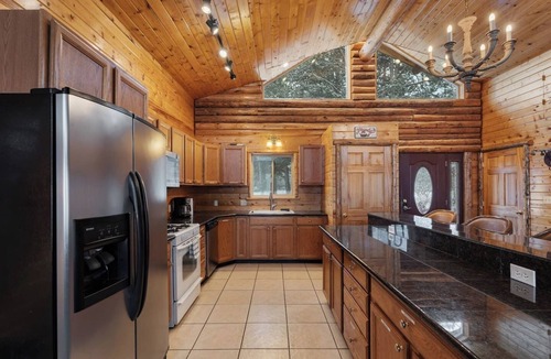 Last Chance Cabin | Henry`s Fork Cabin | Steps to River, Hot Tub, Amazing Views, + BBQ!