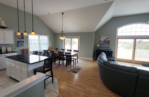 Admiral Estates House | Henry's Hideaway-Cape May- 2.5 blocks to beach- 5 BR- Elevator