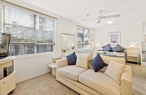 McMahons Point Apartment | HENRY12 Self- Catering