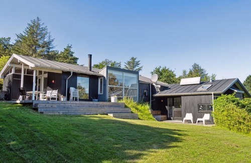 Knebel House | "Henryk" - 350m from the sea by Interhome