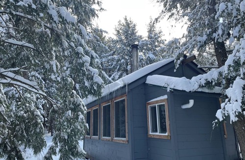 Addington Highlands Cabin | Henrys cabin on the river