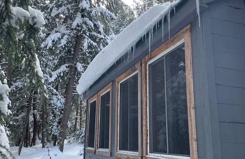 Addington Highlands Cabin | Henrys cabin on the river