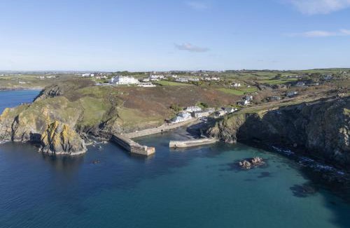 Mullion House | Henscath House