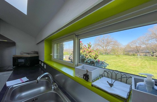 Ambon House | Heol - AMBON - Gîte