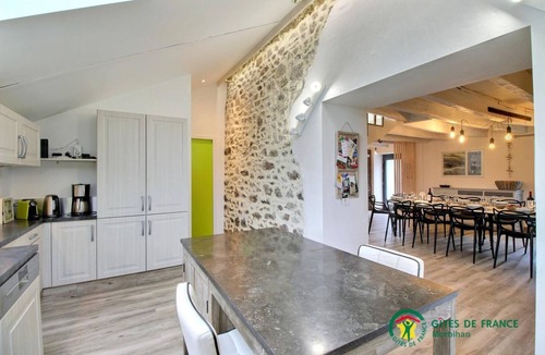 Ambon House | Heol - AMBON - Gîte