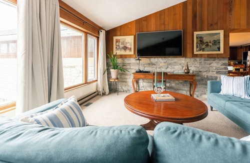 Kingston Apartment | Heritage Carriage House in Cataraqui Village