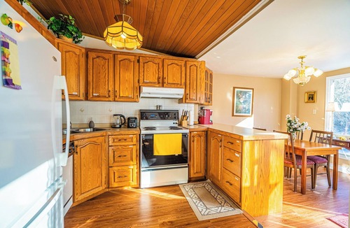 Valentia House | Heritage Cottage on Lake Scugog