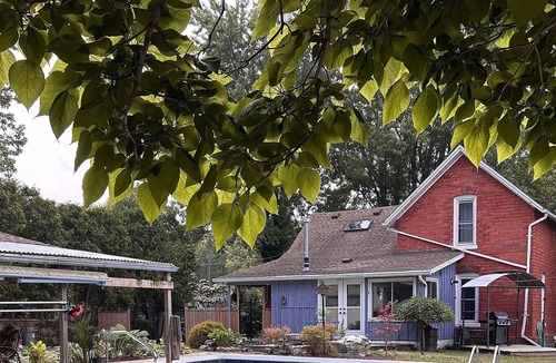 Ruthven House | Heritage Home in Wine Country on just under 1/2 an acre, with a pool