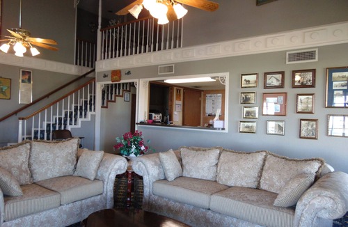 Lazbuddie Hotel | Heritage House Inn