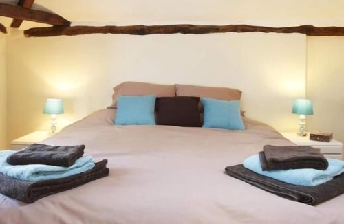 Kington Condo | Heritage House room 2