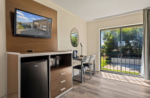 Folsom Road Hotel | Heritage Inn Express Roseville