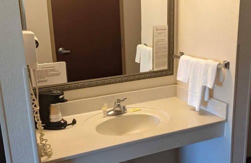 Amory Hotel | Heritage Inn & Suites