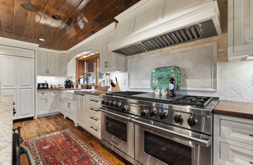 Versailles Cabin | Heritage Lodge - New!