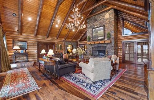 Versailles Cabin | Heritage Lodge - New!