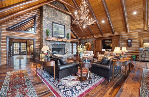 Versailles Cabin | Heritage Lodge - New!