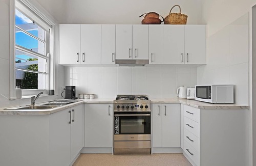 Orange House | Heritage Oasis on Kite - Short Walk to CBD