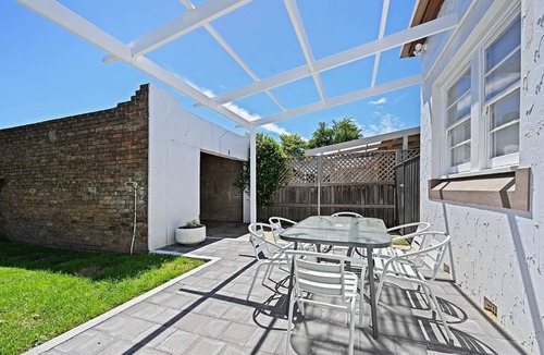 Orange House | Heritage Oasis on Kite - Short Walk to CBD