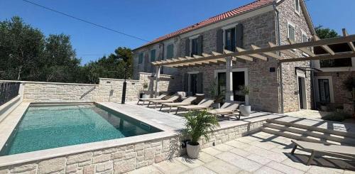Kraj Villa | Heritage Villa Francheza-Elegant Stone villa near the Beach, Pašman Island , Ugrinić