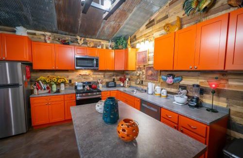 Mount Sterling Cabin | Hermann Grain Bins BNB Entire Complex sleeps 16