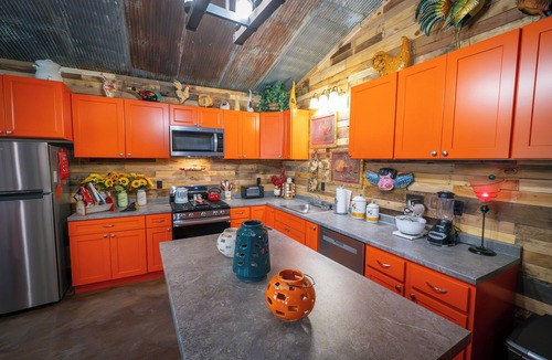 Mount Sterling Bed & Breakfast | Hermann Grain Bins BNB